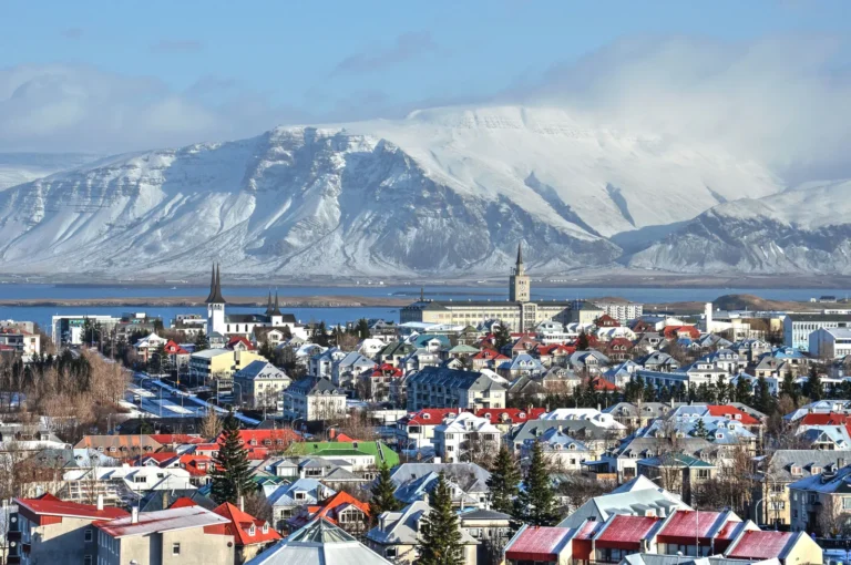 Iceland Country Guide: Nature, Culture, and Travel Tips